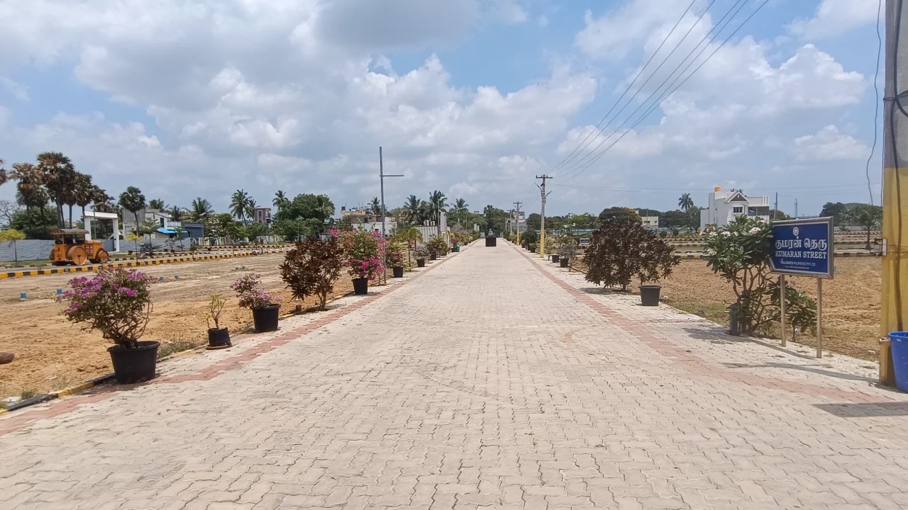 Premium villa plot for sale in Redhills